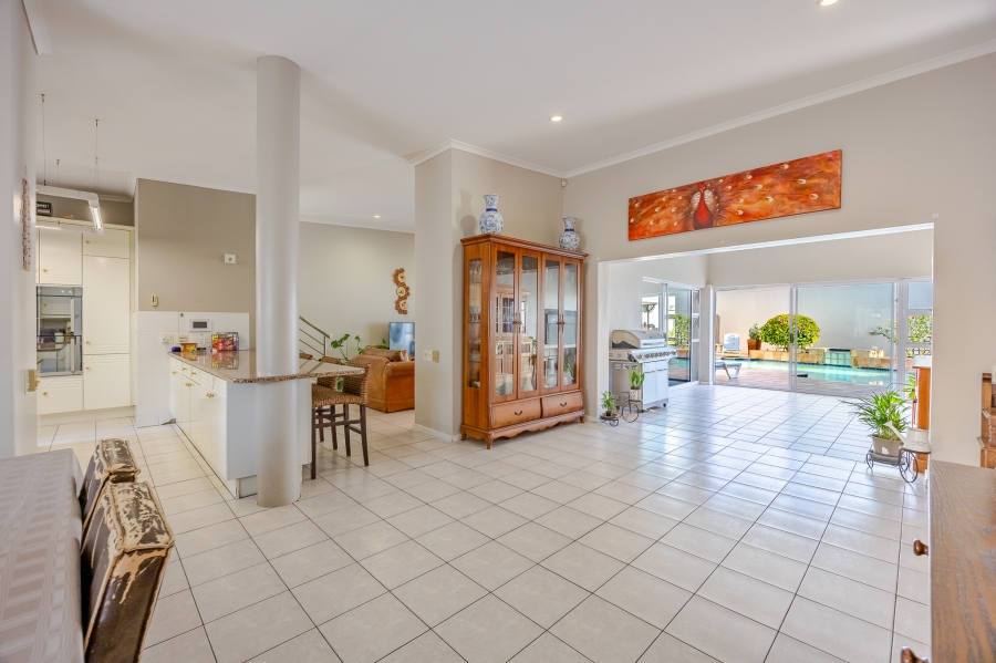 6 Bedroom Property for Sale in Vergesig Western Cape